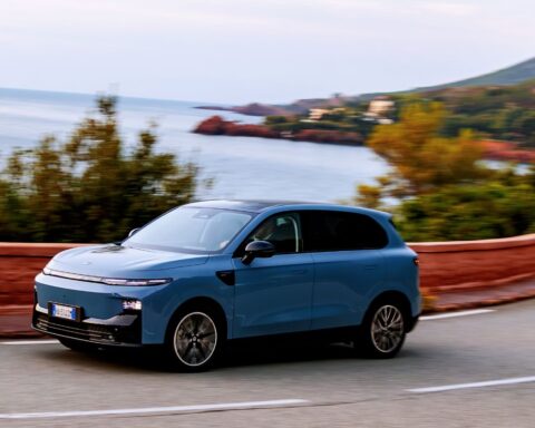 Leapmotor, marchio cinese sostenuto da Stellantis, continua la sua espansione nel mercato globale dei veicoli elettrici con modelli innovativi e un’accelerazione costante nelle vendite mensili.