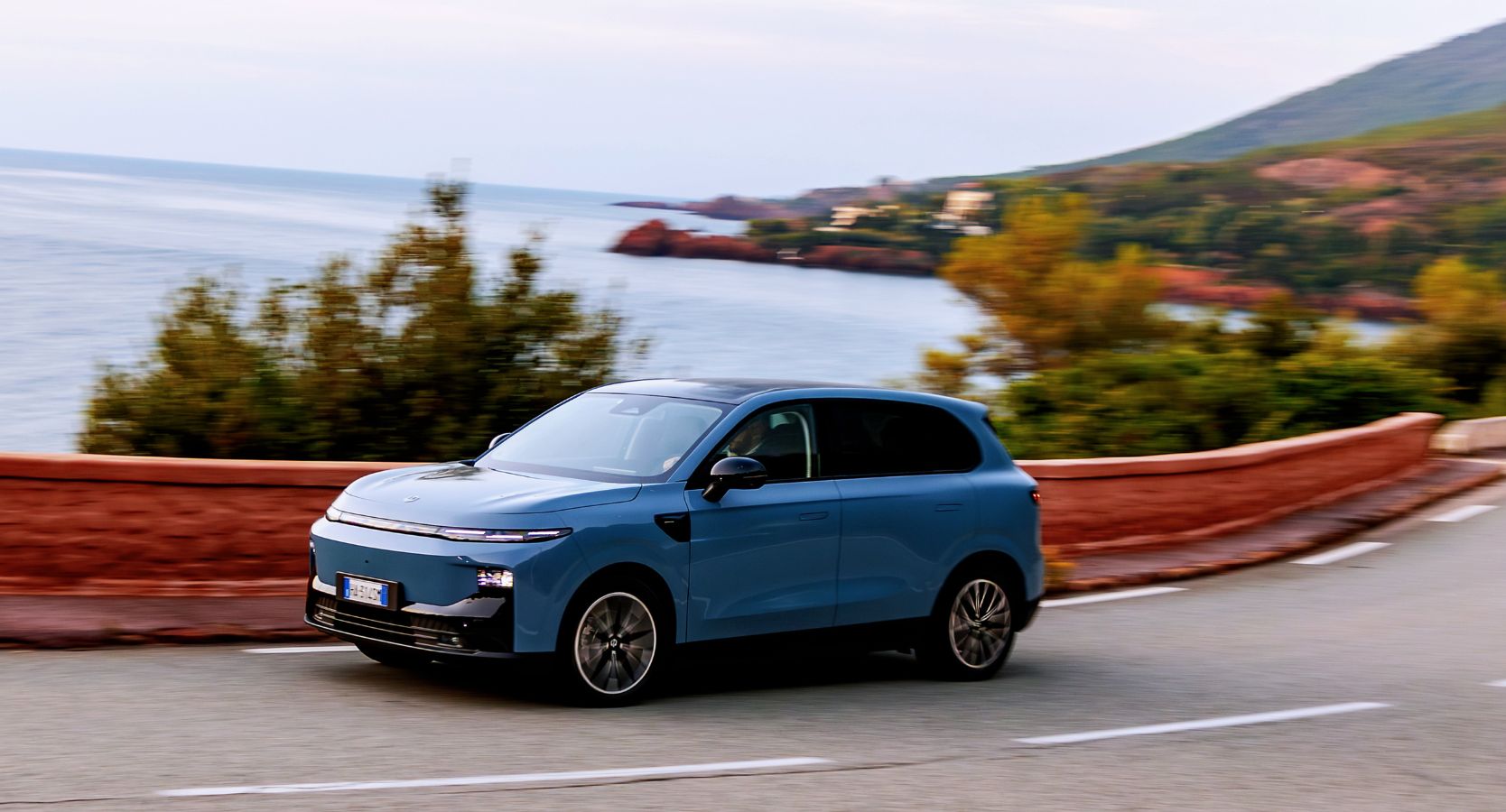 Leapmotor, marchio cinese sostenuto da Stellantis, continua la sua espansione nel mercato globale dei veicoli elettrici con modelli innovativi e un’accelerazione costante nelle vendite mensili.