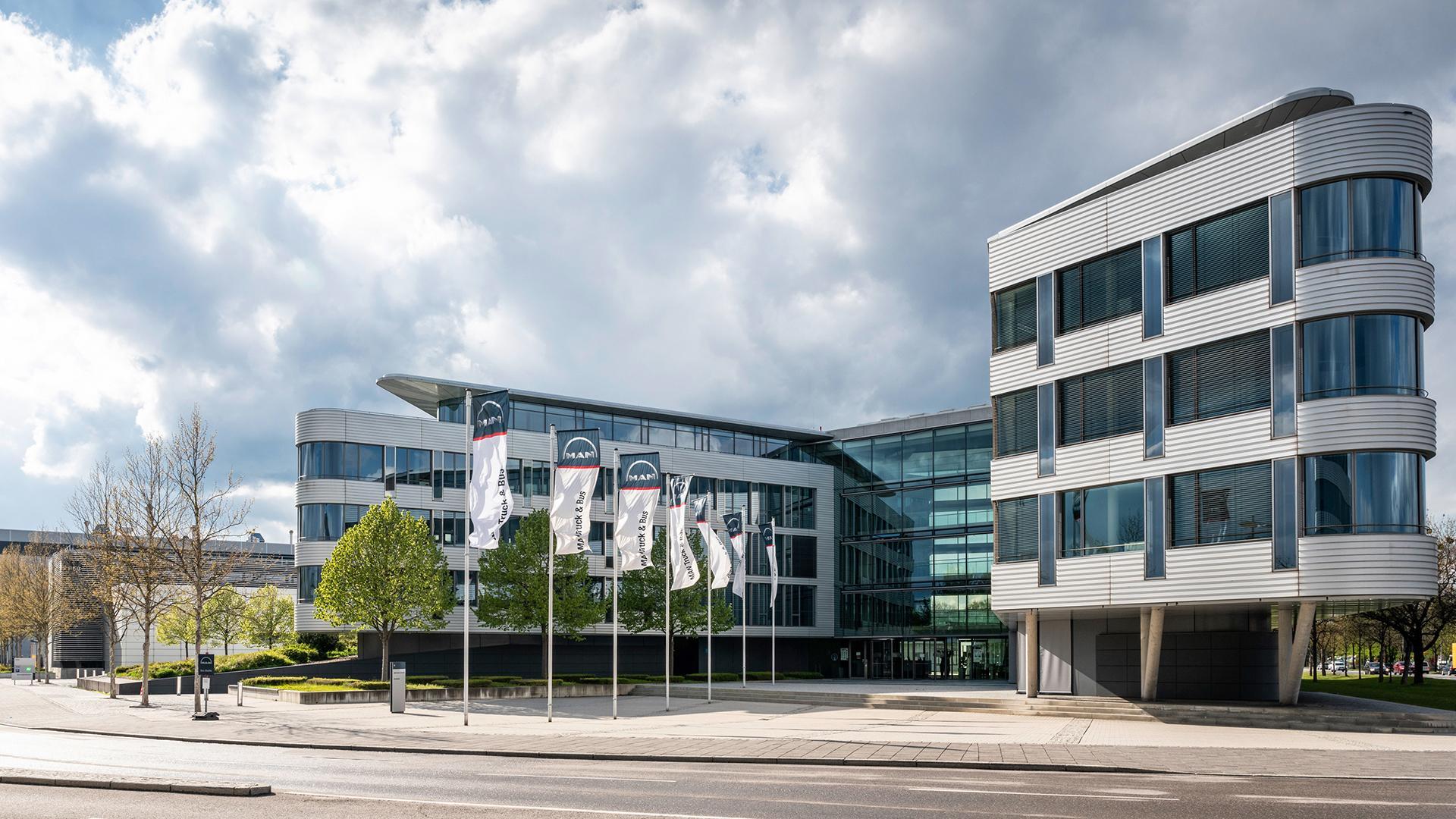 MAN Truck & Bus rafforza la manutenzione preventiva sui motori D26 Euro 6c per ridurre il rischio di guasti e incendi nei veicoli prodotti tra il 2016 e il 2019, con nuove misure tecniche mirate e personalizzate.