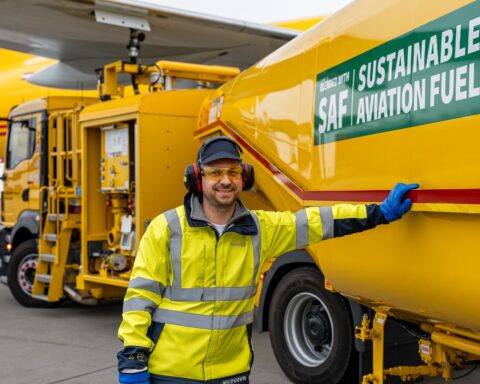 DHL Express accelera sulla sostenibilità nei trasporti aerei grazie a un nuovo accordo per l’utilizzo di carburante sostenibile prodotto da Phillips 66.