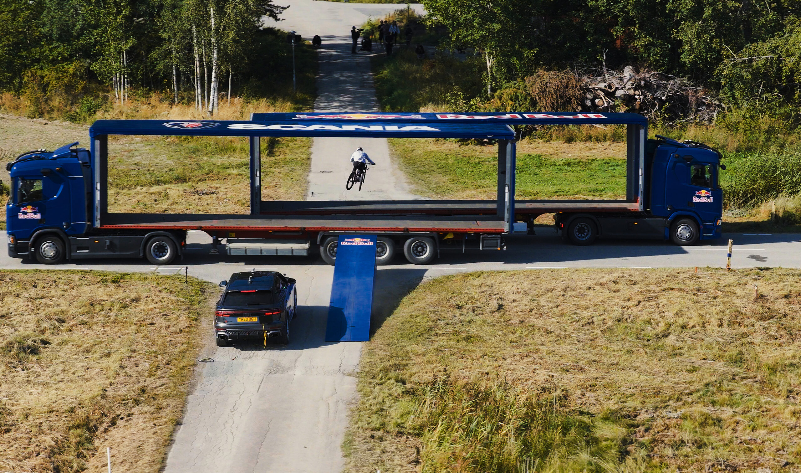 Un evento senza precedenti mette in luce l’evoluzione della guida autonoma: Scania e Red Bull collaborano in una sfida che unisce tecnologia d’avanguardia, sport estremo e visione per il futuro del trasporto.