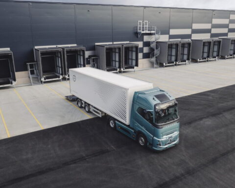 my-ev-truck è l’app di FLEET220 per la gestione delle flotte di camion elettrici. La collaborazione con Volvo Trucks Italia facilita l’accesso a infrastrutture di ricarica e strumenti digitali integrati per una logistica più sostenibile.
