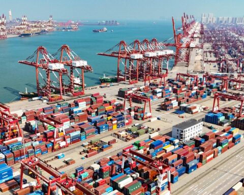 L’Italia rilancia a Bruxelles la richiesta di correttivi sull’ETS marittimo insieme ai partner del Mediterraneo.