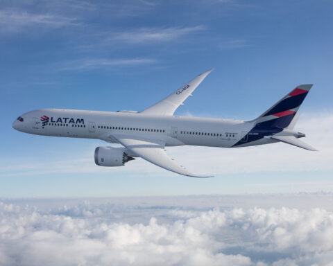 LATAM Airlines continua a distinguersi a livello internazionale grazie a un progetto di rinnovamento che unisce design, comfort e identità sudamericana, ridefinendo gli standard dell’esperienza di volo.