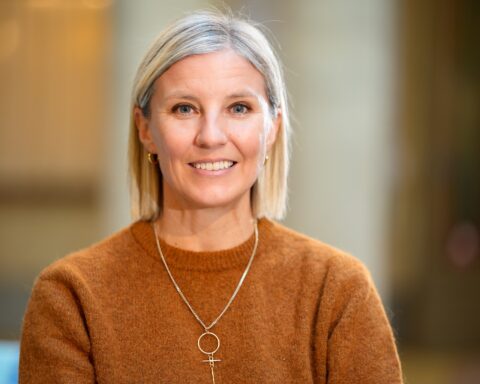 Karin Rådström, CEO di Daimler Truck, nominata presidente del consiglio veicoli commerciali di ACEA per il 2026: guiderà la transizione europea verso il trasporto a zero emissioni.