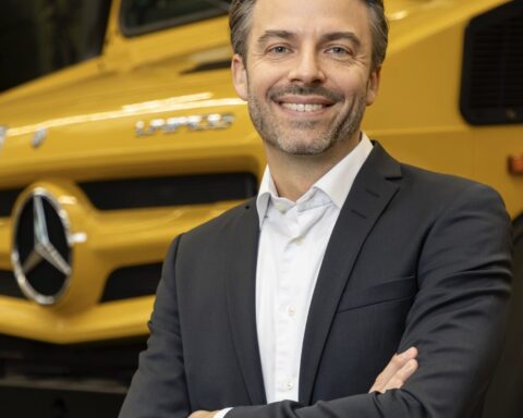Cambio ai vertici per Mercedes-Benz Special Trucks: dal 2026 Dennis Kinzelmann guiderà la divisione Daimler Truck dedicata ai veicoli speciali e al settore difesa, subentrando a Franziska Cusumano.