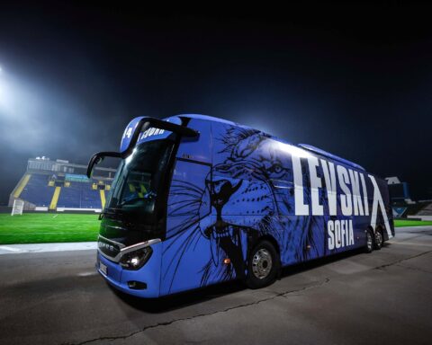 Il nuovo pullman squadra calcio Setra S 517 HD, personalizzato per il Levski Sofia, unisce comfort, tecnologia e sicurezza per gli spostamenti della squadra.