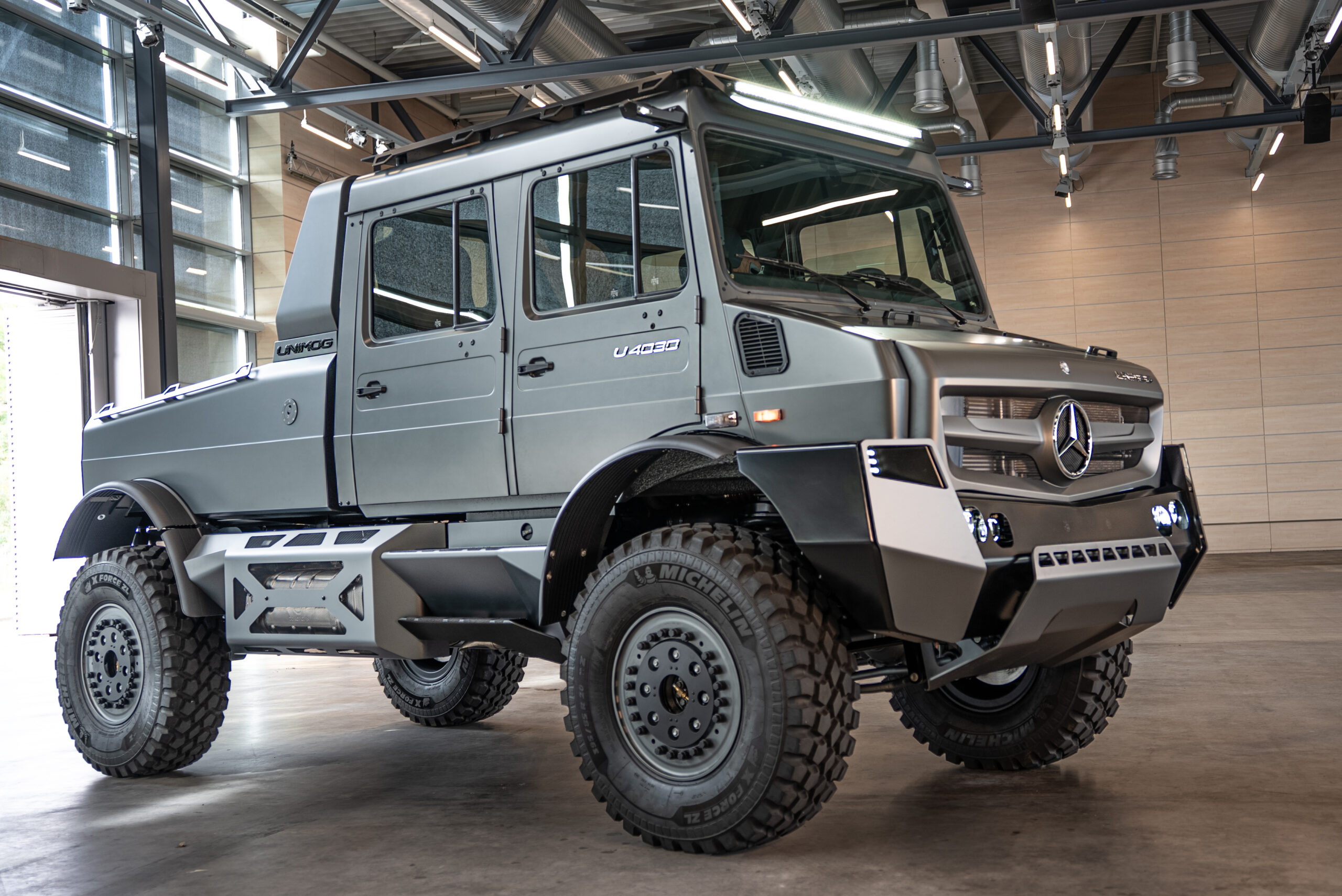 Il prototipo di Unimog di lusso sviluppato da Mercedes-Benz Special Trucks unisce la leggendaria robustezza del veicolo off-road a un design esclusivo e comfort da segmento premium.
