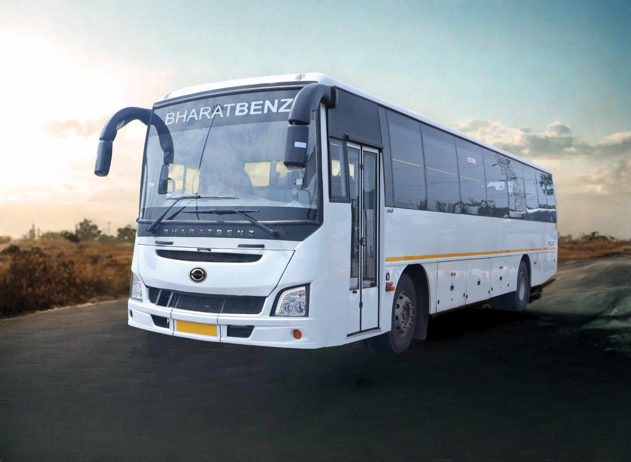 Il nuovo autobus pesante BharatBenz BB1924, progettato per il trasporto intercity in India, combina elevata capacità, comfort per i passeggeri e tecnologie avanzate per la sicurezza su lunghe percorrenze.