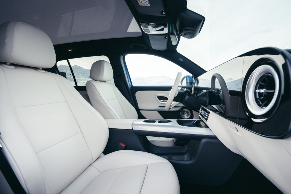 Mercedes-Benz lancia il nuovo SUV elettrico compatto GLB: più spazio, comfort e autonomia 6