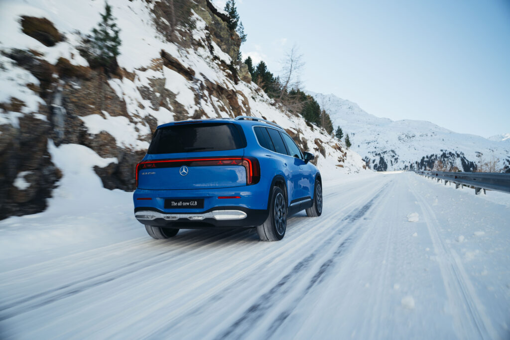 Mercedes-Benz lancia il nuovo SUV elettrico compatto GLB: più spazio, comfort e autonomia 3