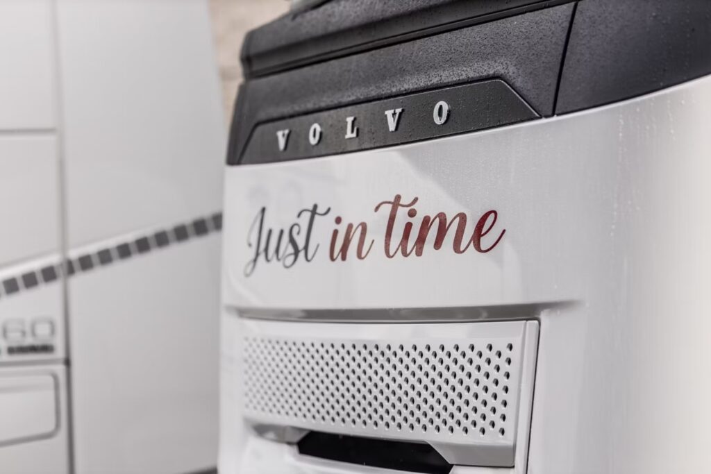 Volvo Trucks al fianco di GTI: 26 nuovi mezzi per una logistica “just in time” 2