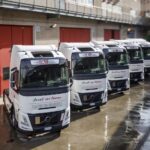 Un nuovo capitolo nella crescita del Gruppo GTI: l’ingresso di 26 veicoli Volvo FH nella flotta rafforza la strategia “just in time” e potenzia l’efficienza del trasporto container tra porti, terminal e logistica europea.