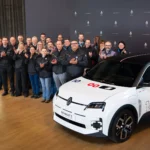 La 100.000ª Renault 5 E-Tech Electric esce dalla linea di produzione dello stabilimento Ampere di Douai: un simbolo del successo industriale e commerciale della mobilità elettrica targata Renault.