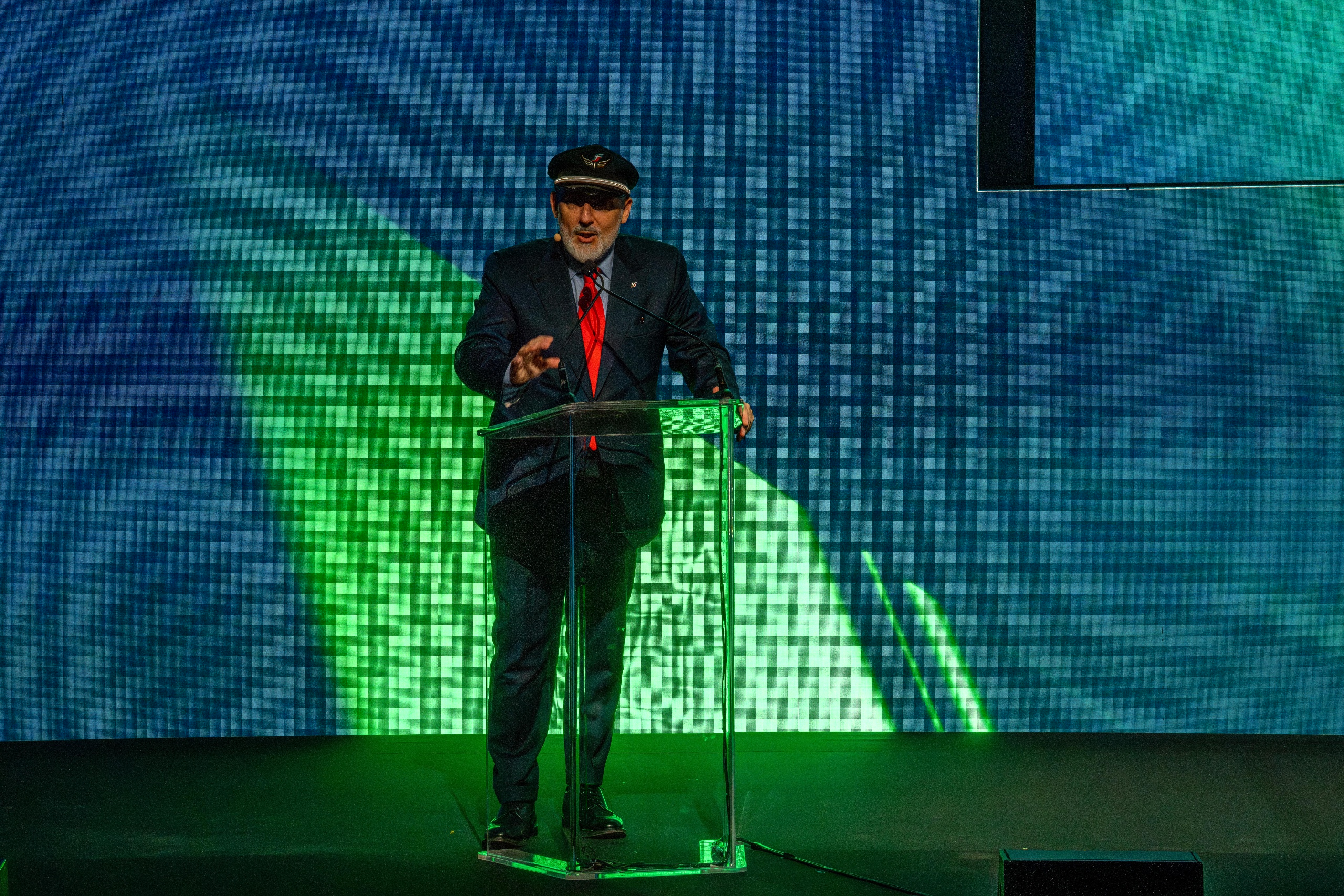 Nel 2025 FS Italiane ha investito 18 miliardi di euro, introdotto 241 nuovi mezzi e riportato in orario oltre 35mila treni: risultati chiave di una strategia centrata su mobilità ferroviaria, puntualità e sostenibilità.