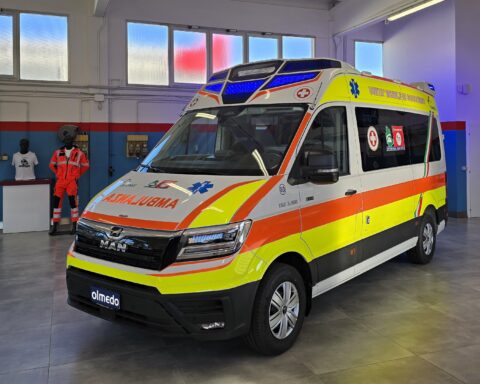 Ambulanza MAN TGE allestita da Olmedo: tecnologia, comfort e sicurezza al servizio degli operatori del soccorso in ogni condizione operativa.