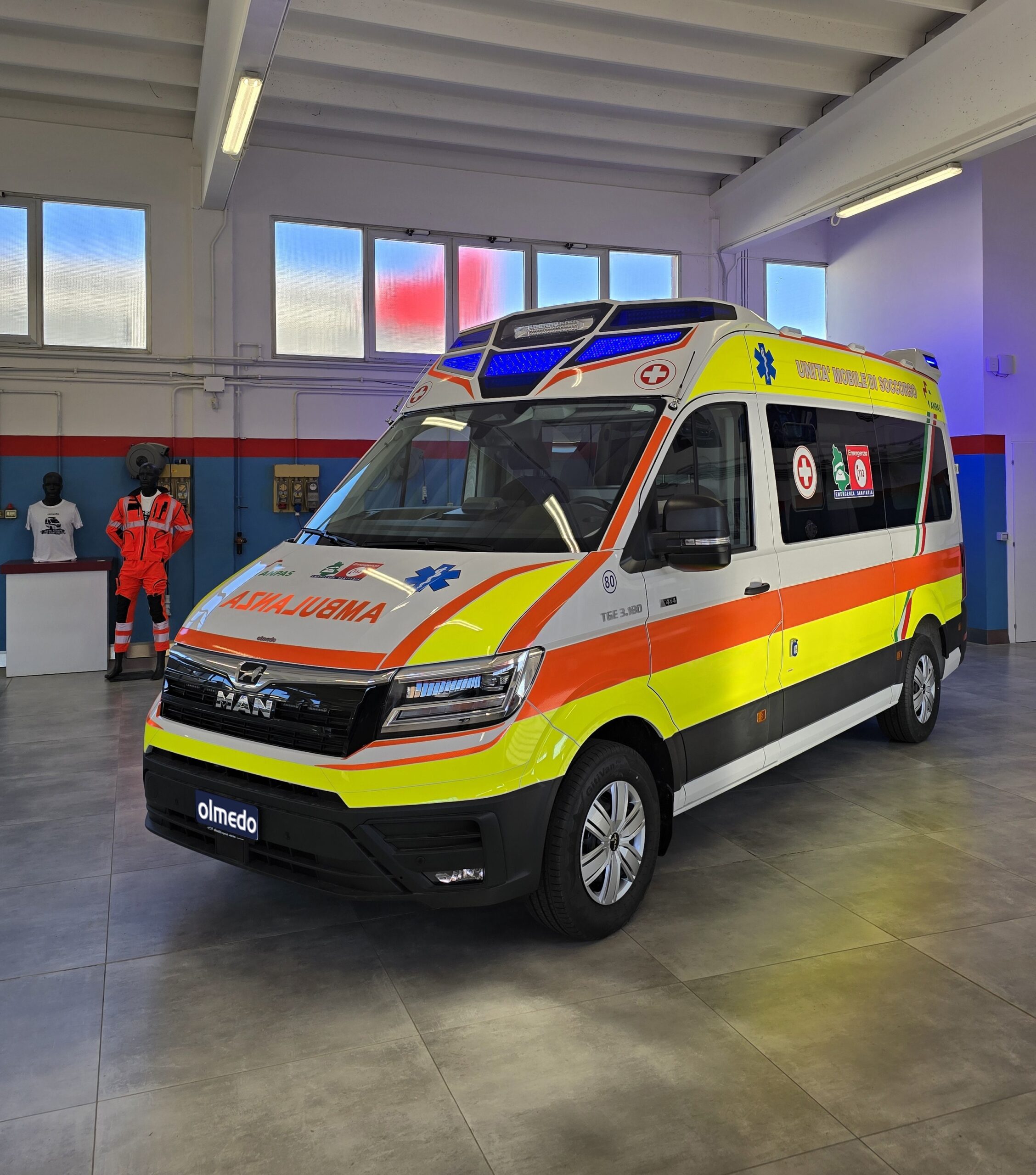 Ambulanza MAN TGE allestita da Olmedo: tecnologia, comfort e sicurezza al servizio degli operatori del soccorso in ogni condizione operativa.