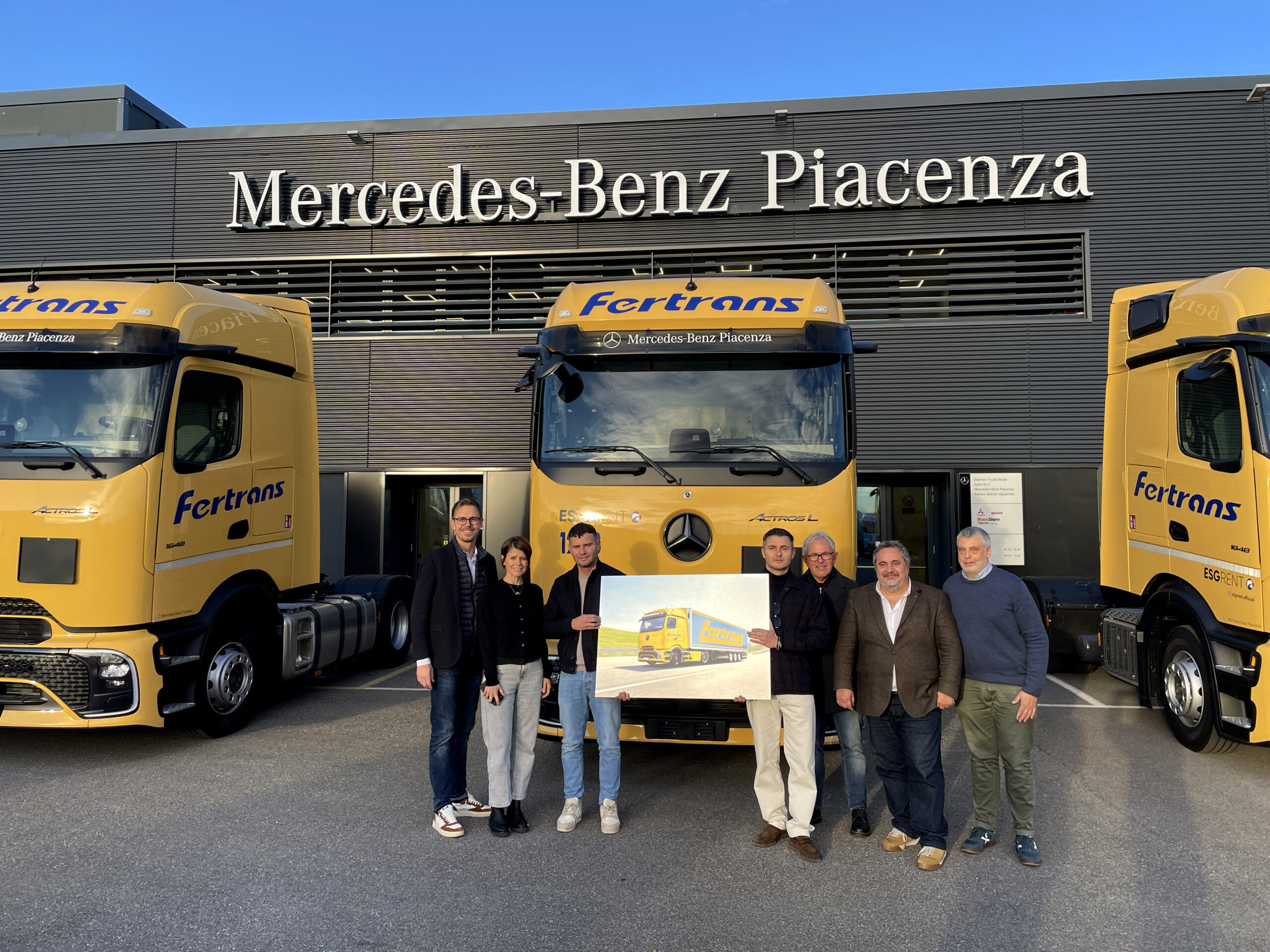 Consegna ufficiale dei nuovi camion Actros L ProCabin presso la sede Mercedes-Benz Piacenza: Fertrans rafforza la propria flotta puntando su tecnologia, comfort e logistica sostenibile.