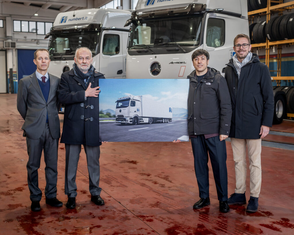 Number 1 sceglie i nuovi Actros L ProCabin di Daimler Truck per un trasporto sostenibile 2