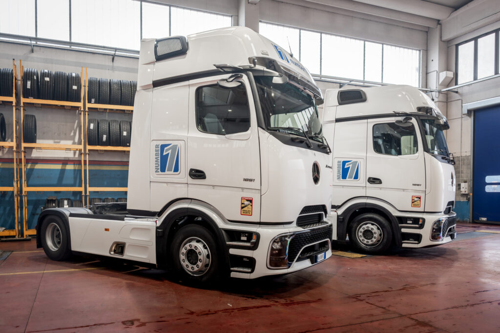 Number 1 sceglie i nuovi Actros L ProCabin di Daimler Truck per un trasporto sostenibile 5