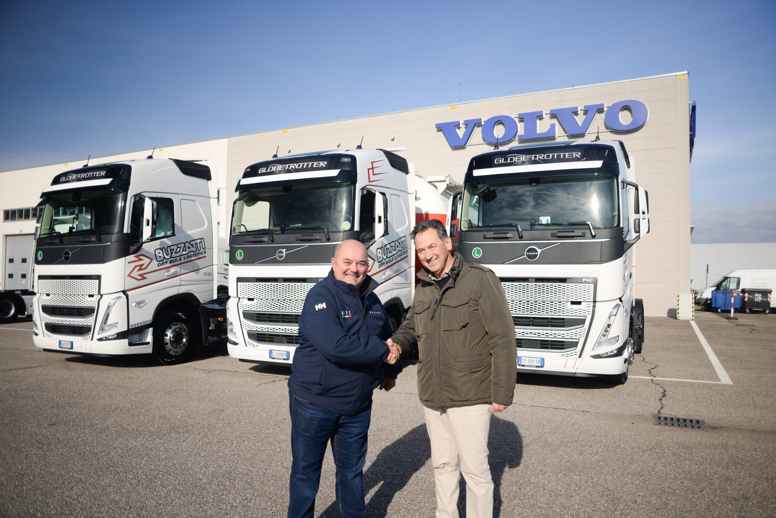 Buzzatti amplia la propria flotta con sei nuovi Volvo FH 500 per potenziare il trasporto intermodale in Europa.