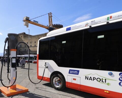 M Fleet si occuperà della gestione pneumatici autobus della flotta ANM di Napoli: oltre 500 mezzi coperti da un contratto full service a costo chilometrico.