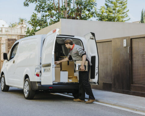 La collaborazione tra Webfleet, Bia Power e ChargeBroker introduce una soluzione integrata per migliorare l’efficienza energetica delle flotte elettriche, semplificando la gestione della ricarica e riducendo i costi operativi.