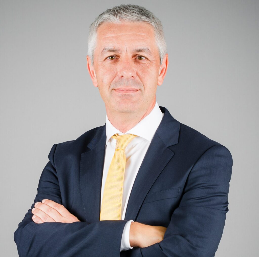 Flavio Castelli, Amministratore Delegato di CLS S.p.A., guida il processo di integrazione tra CLS e Degrosolutions, con l’obiettivo di rafforzare la presenza del brand nel mercato italiano dei carrelli elevatori e potenziare l’offerta di soluzioni intralogistiche ad alto valore aggiunto.