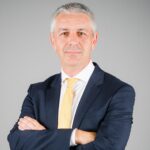 Flavio Castelli, Amministratore Delegato di CLS S.p.A., guida il processo di integrazione tra CLS e Degrosolutions, con l’obiettivo di rafforzare la presenza del brand nel mercato italiano dei carrelli elevatori e potenziare l’offerta di soluzioni intralogistiche ad alto valore aggiunto.