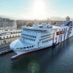 GNV Virgo, prima nave passeggeri italiana di lunga percorrenza alimentata a gas naturale liquefatto, durante la cerimonia di battesimo nel porto di Palermo. Un passo concreto verso il trasporto marittimo sostenibile.