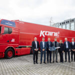 Consegnati i primi due camion elettrici MAN eTGX a Koinè, nell’ambito di un accordo con il Gruppo Sanpellegrino. Obiettivo: decarbonizzare il trasporto pesante con energia auto-prodotta.