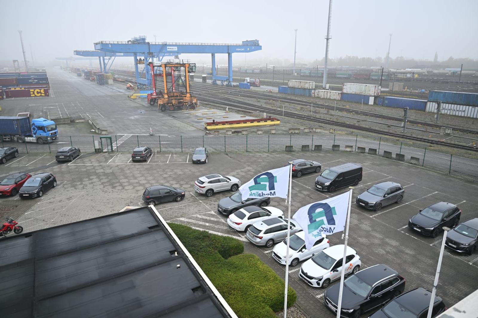 L’inaugurazione del progetto Modalink al Terminal Antwerp Mainhub sancisce un nuovo capitolo nella collaborazione tra Lineas e FS Logistix, con l’obiettivo di rafforzare l’intermodalità tra Belgio e Italia e promuovere una logistica europea più sostenibile.
