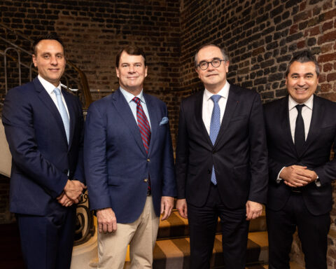 Ford e Renault Group consolidano la loro presenza nel mercato europeo unendo competenze industriali e progettuali per sviluppare nuovi veicoli elettrici, puntando su sostenibilità, efficienza e innovazione.