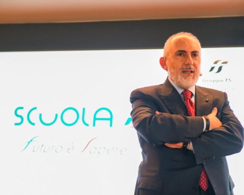La nuova Corporate Academy “Futuro è Sapere” del Gruppo FS apre le porte a Roma Termini: uno spazio dedicato alla formazione, all’innovazione e allo sviluppo delle competenze per guidare la transizione verso una mobilità sostenibile.