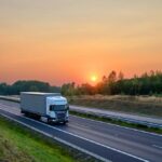 Immatricolazioni di veicoli industriali in crescita nel mese di novembre 2025, trainate dai mezzi pesanti. UNRAE richiama l’urgenza di politiche strutturali per sostenere la transizione ecologica del settore.