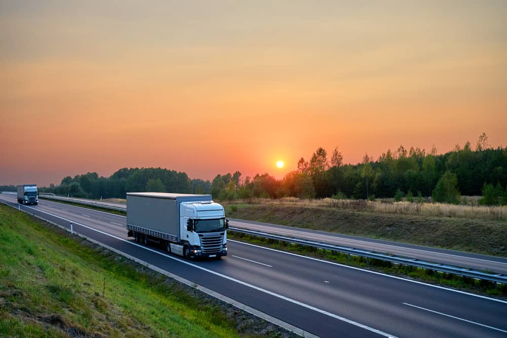 Immatricolazioni di veicoli industriali in crescita nel mese di novembre 2025, trainate dai mezzi pesanti. UNRAE richiama l’urgenza di politiche strutturali per sostenere la transizione ecologica del settore.