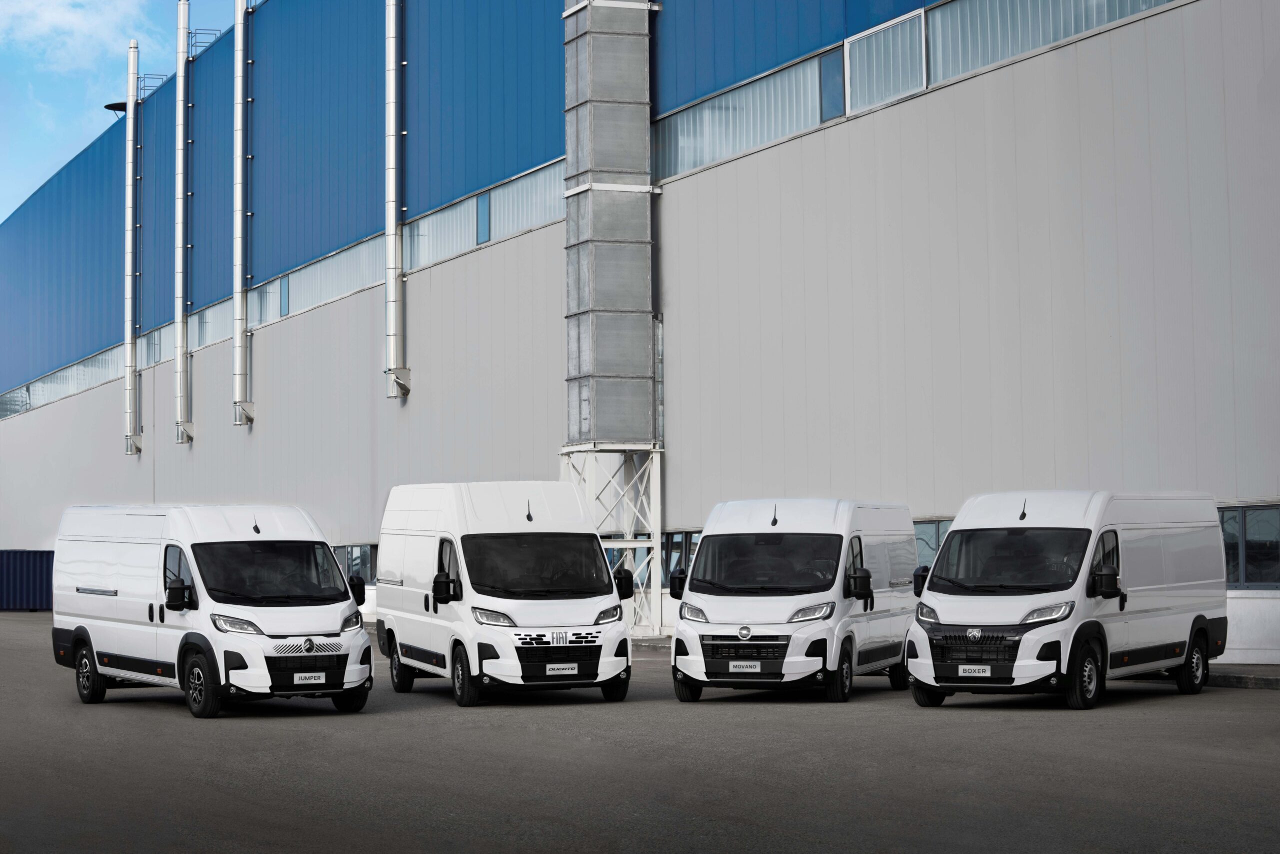 Veicoli commerciali Stellantis Pro One destinati alla logistica urbana, al centro di una fornitura strategica per l'efficienza e la sostenibilità del trasporto dell’ultimo miglio.