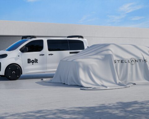 Stellantis e Bolt avviano una partnership per lo sviluppo della mobilità autonoma in Europa, con l’obiettivo di introdurre veicoli senza conducente su larga scala entro il 2035.