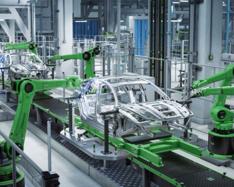 Studio BCG 2026 sui fornitori automotive evidenzia crescita moderata e profonda trasformazione della filiera tra elettrificazione e software