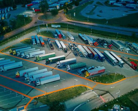 Enilive inaugura in Austria la prima area di sosta certificata Gold per gli autotrasportatori internazionali del trasporto pesante.
