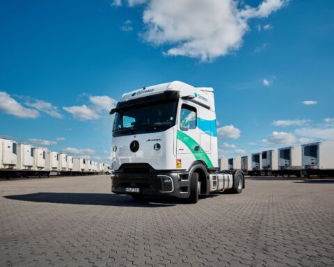 Girteka prosegue il rinnovo della flotta europea con un ordine di 900 Mercedes-Benz Actros L ProCabin, in consegna nel primo semestre del 2027.
