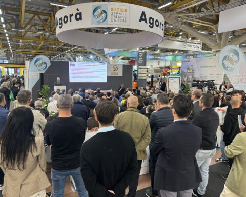 Asphaltica 2026 torna a BolognaFiere con 140 espositori e un programma dedicato a innovazione, sicurezza e infrastrutture stradali.