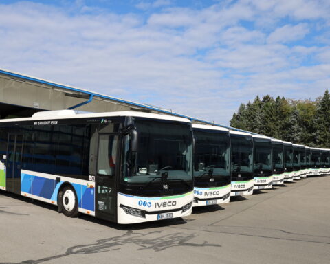 IVECO BUS consegna a Stanglmeier 20 CROSSWAY Low Entry destinati ai servizi regionali e scolastici della rete VGI.