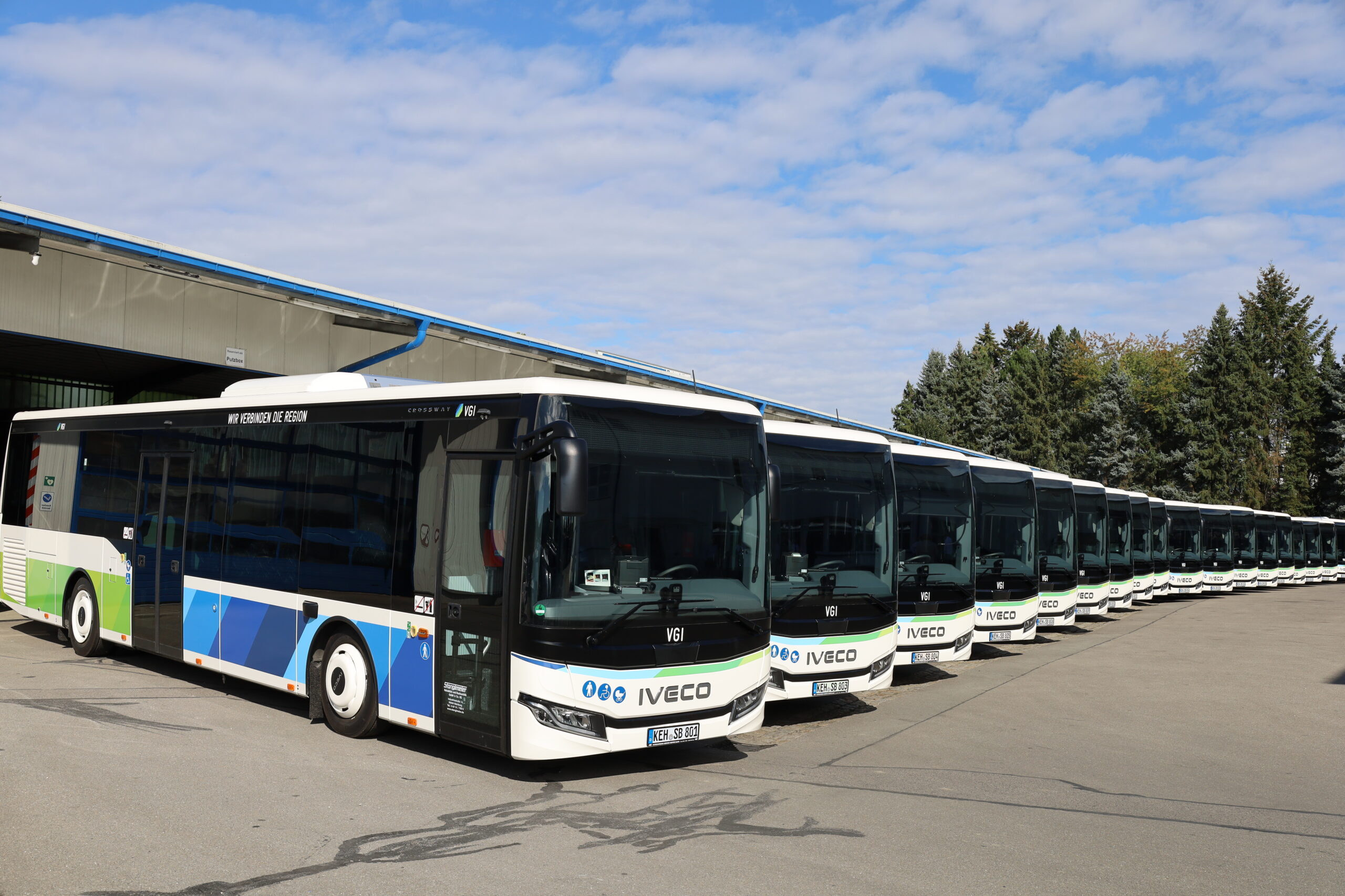 IVECO BUS consegna a Stanglmeier 20 CROSSWAY Low Entry destinati ai servizi regionali e scolastici della rete VGI.