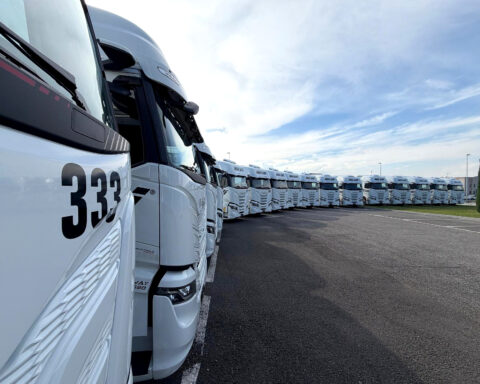 IVECO consegna a Nicoli Trasporti i primi 50 S-Way di una fornitura complessiva di 100 mezzi per lungo raggio.