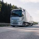 Volvo Trucks riceve da Reinert Logistics un ordine record per 500 camion a gas FH Aero, consegnati dal 2027.