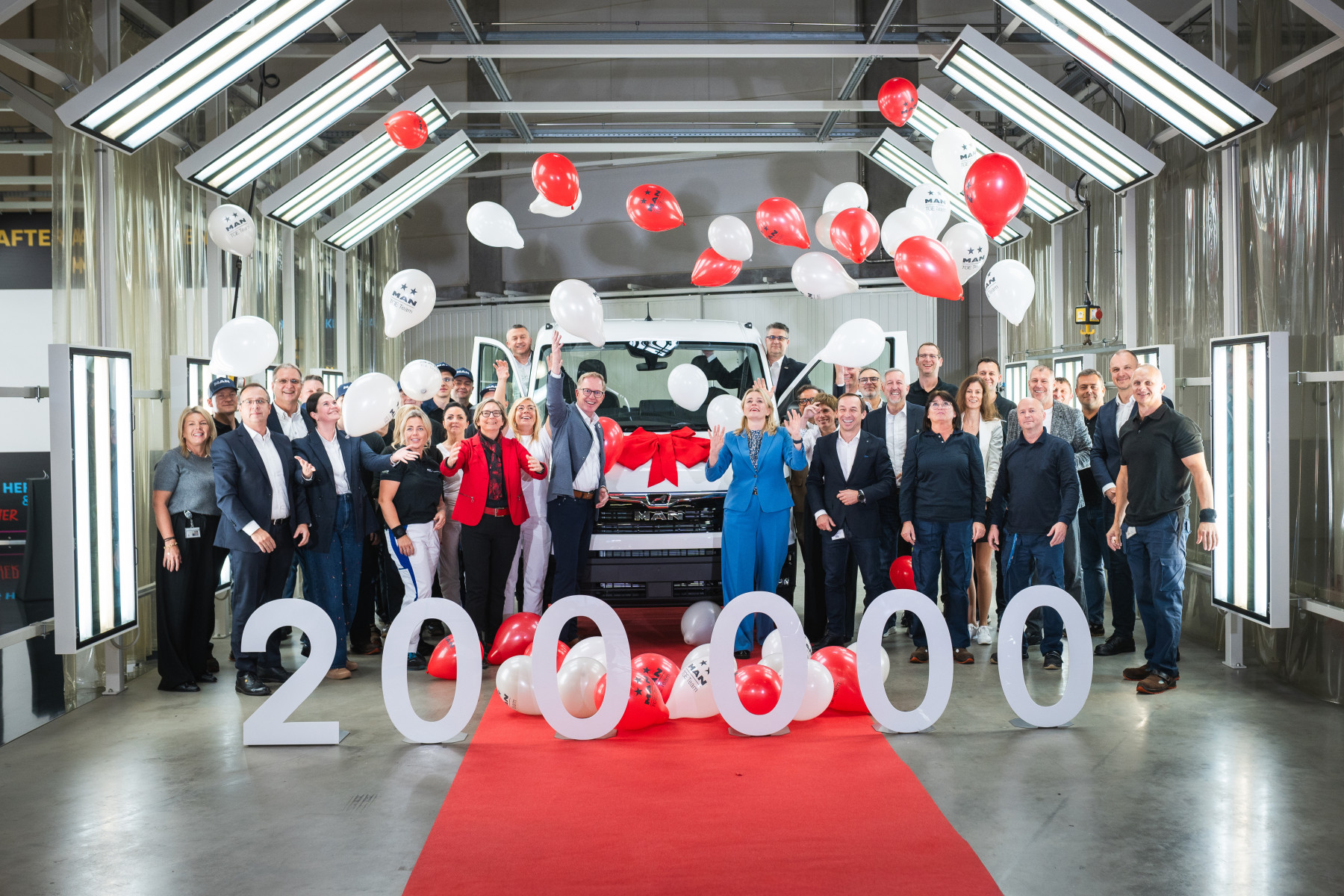 Il MAN TGE raggiunge quota 200mila unità prodotte nello stabilimento di Września, in Polonia: il traguardo arriva a dieci anni dalla presentazione del modello e dopo una forte accelerazione dei volumi negli ultimi tre anni.