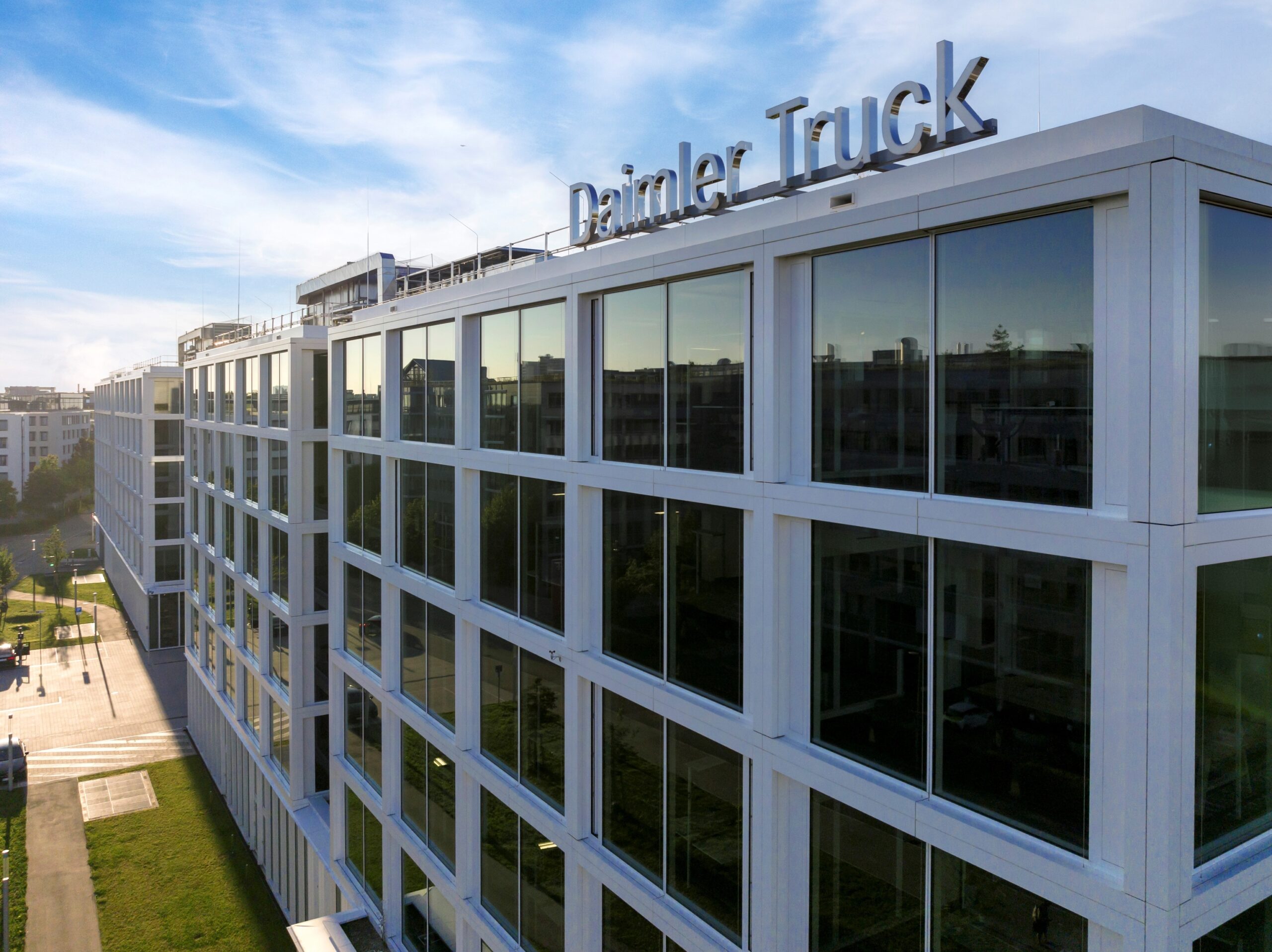 Daimler Truck chiude il terzo trimestre 2026 con vendite in crescita, trainate dal mercato nordamericano e Mercedes-Benz Trucks.