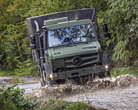 Un Mercedes-Benz Unimog in configurazione operativa: Daimler Truck Defence fornirà 61 veicoli alla New Zealand Defence Force nell’ambito del programma di rinnovo della flotta logistica e di supporto, con consegne previste dal 2027.