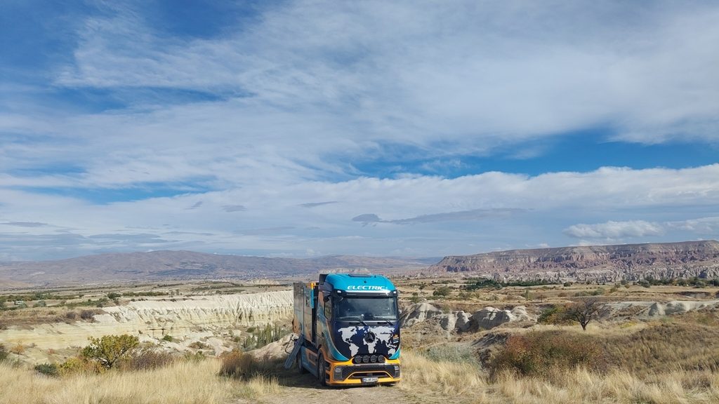 Camion elettrici, Mercedes-Benz eActros 600 completa la prima tappa del giro del mondo 2